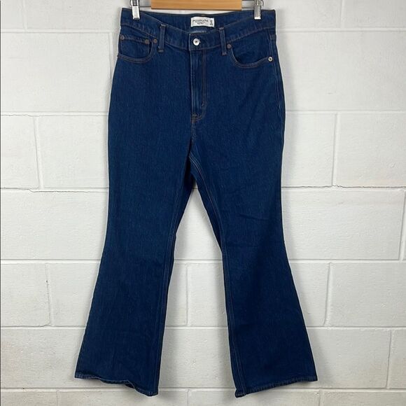 Abercrombie and Fitch women’s the vintage high rise dark wash flare - Picture 1 of 4